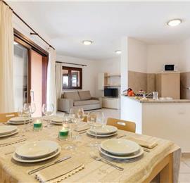 3 Bedroom Apartment with Pool in Costa Paradiso, sleeps 6-8