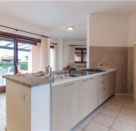 3 Bedroom Apartment with Pool in Costa Paradiso, sleeps 6-8