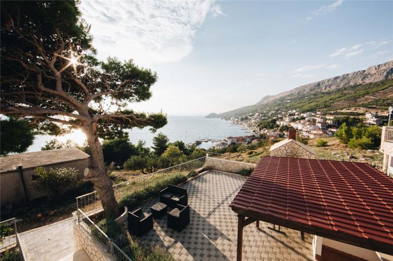 Sea-view villa in Dugi Rat, photograph 26