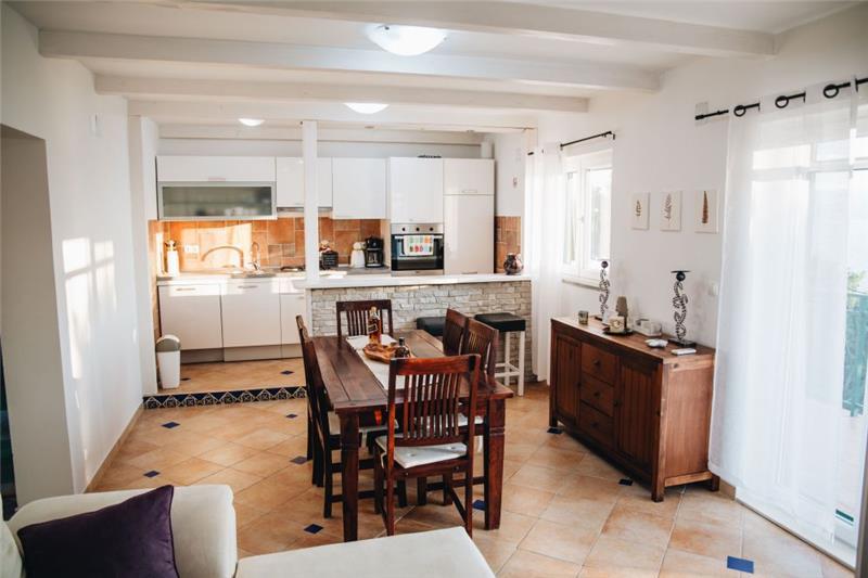 Sea-view villa in Dugi Rat, photograph 11