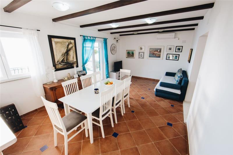 Sea-view villa in Dugi Rat, photograph 8