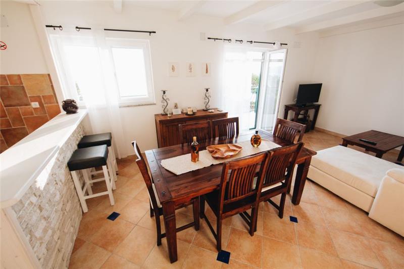 Sea-view villa in Dugi Rat, photograph 12