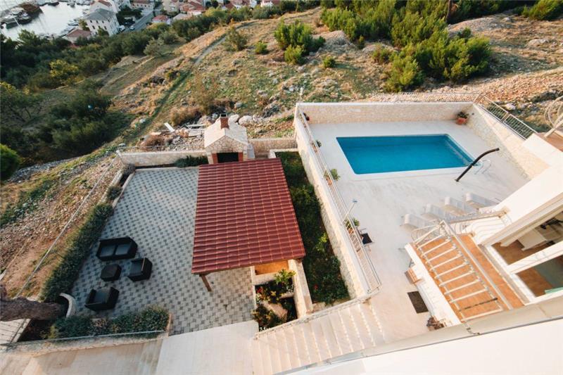 Sea-view villa in Dugi Rat, photograph 25