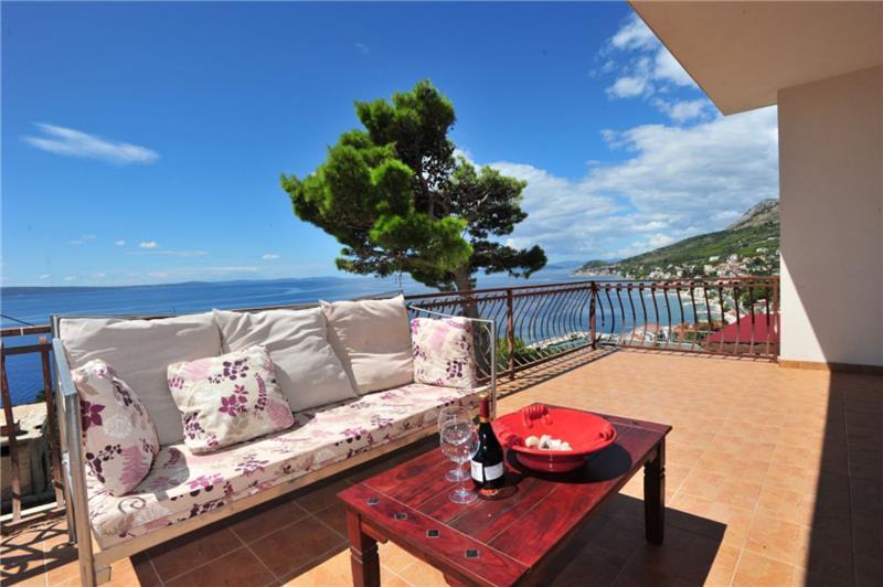 Sea-view villa in Dugi Rat, photograph 5