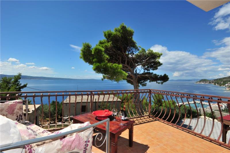 Sea-view villa in Dugi Rat, photograph 6