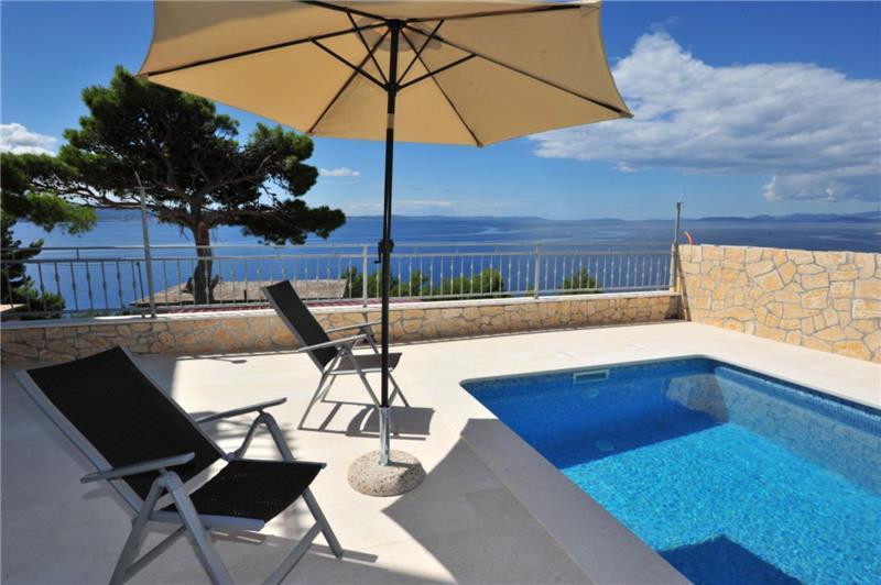 Sea-view villa in Dugi Rat, photograph 1