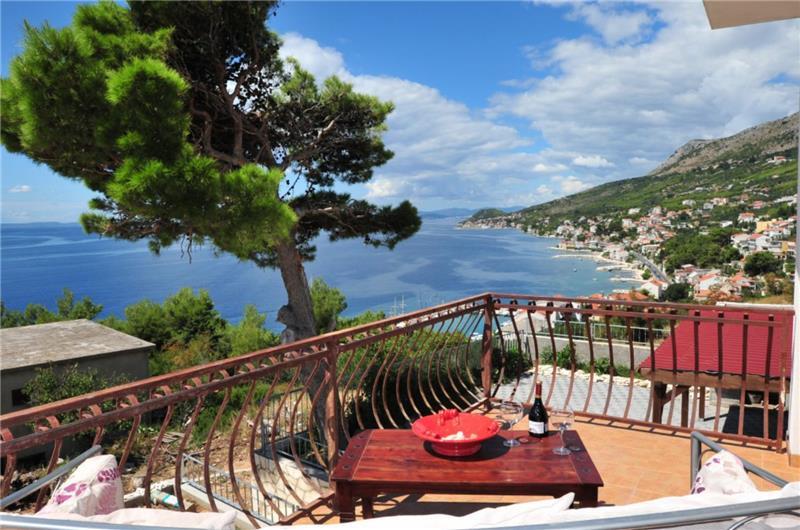 Sea-view villa in Dugi Rat, photograph 4