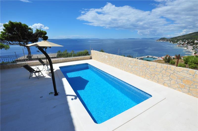 Sea-view villa in Dugi Rat, photograph 2