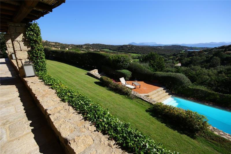 Sea-view villa in Sardinia, photograph 1