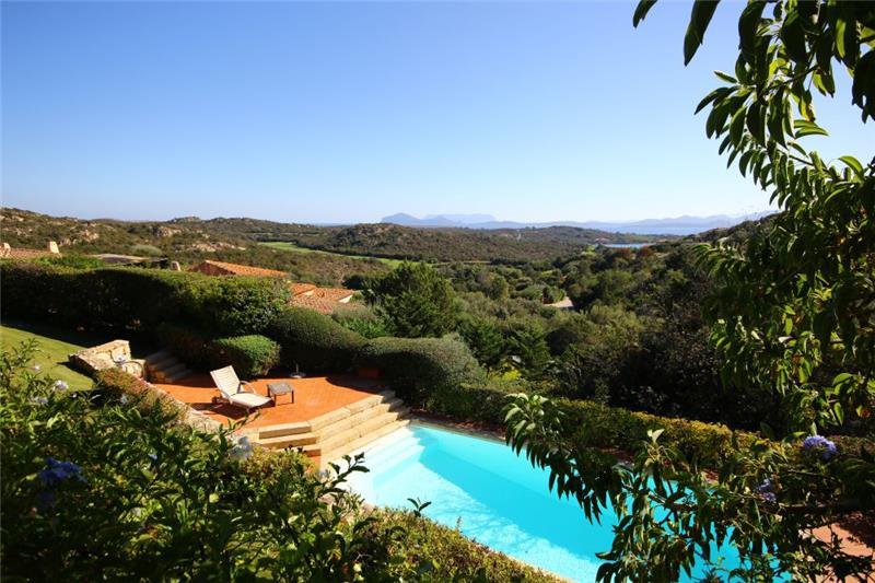 Sea-view villa in Sardinia, photograph 3