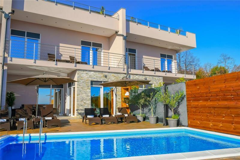 Sea-view villa in Opatija, photograph 1