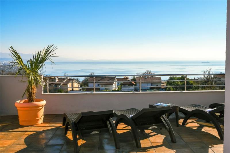 Sea-view villa in Opatija, photograph 5
