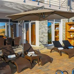 8 Bedroom Villa with 2 Pools and Sea Views near Opatija, sleeps 16