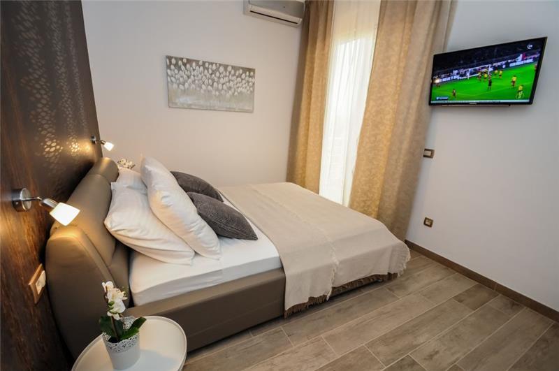 Sea-view villa in Opatija, photograph 16