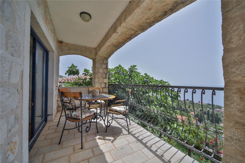Sea-view villa in Krstac, photograph 8