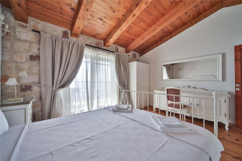 Sea-view villa in Krstac, photograph 17
