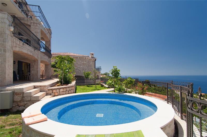 Sea-view villa in Krstac, photograph 4