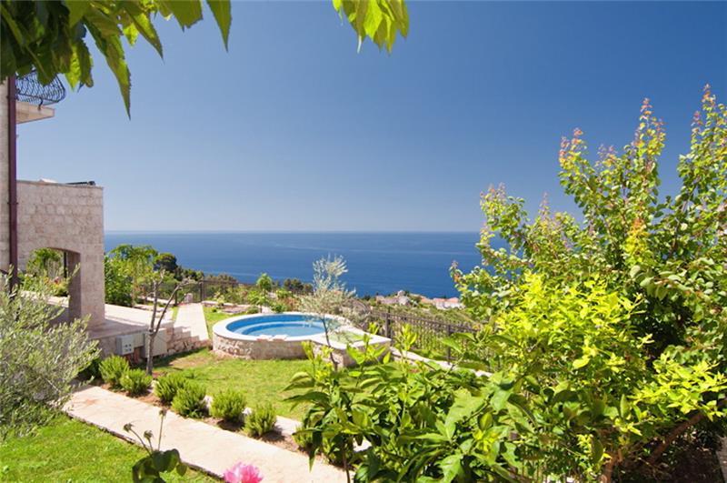 Sea-view villa in Krstac, photograph 22