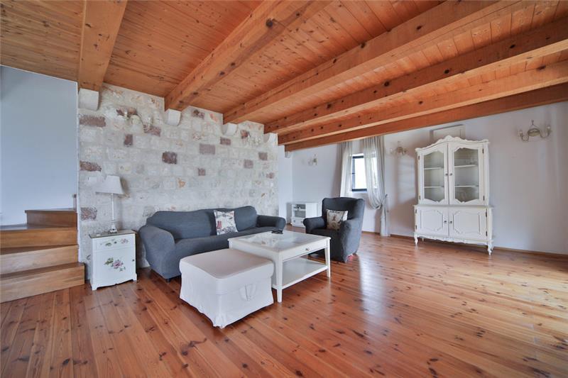 Sea-view villa in Krstac, photograph 10