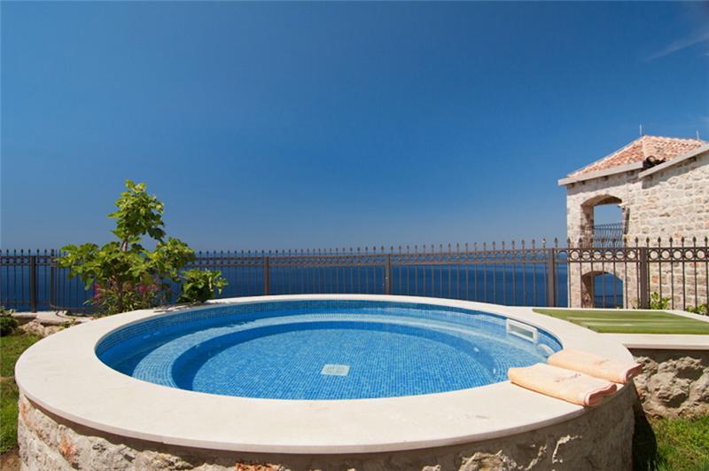 Sea-view villa in Krstac, photograph 2