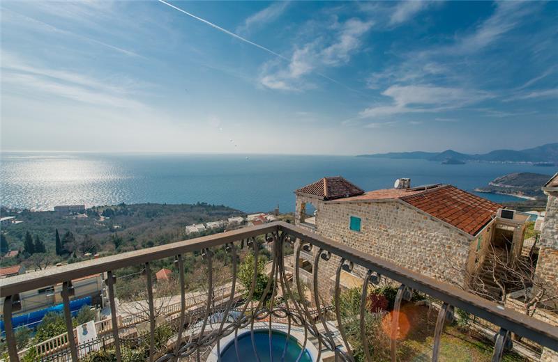 Sea-view villa in Krstac, photograph 3