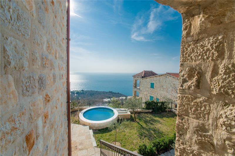 Sea-view villa in Krstac, photograph 1