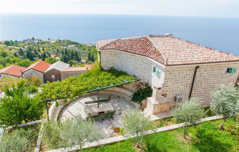 Sea-view villa in Krstac, photograph 2