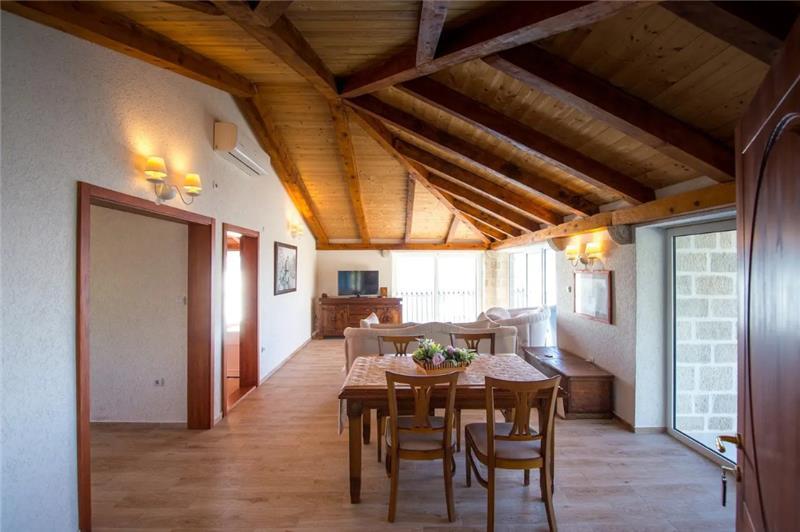 Sea-view villa in Krstac, photograph 14