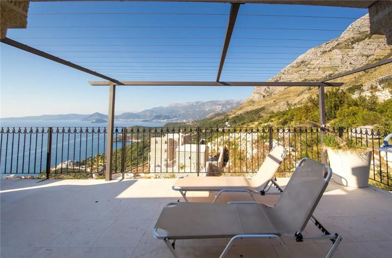 Sea-view villa in Krstac, photograph 24