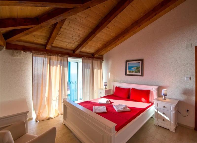 Sea-view villa in Krstac, photograph 8