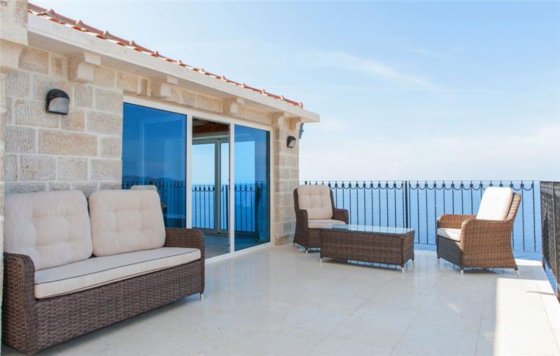 Sea-view villa in Krstac, photograph 3