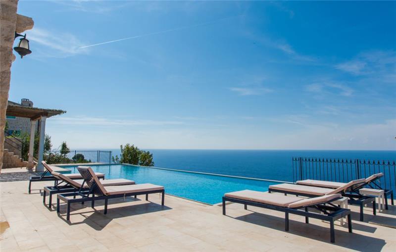 Sea-view villa in Krstac, photograph 1