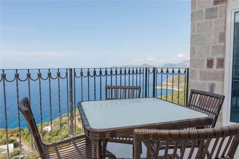 Sea-view villa in Krstac, photograph 4