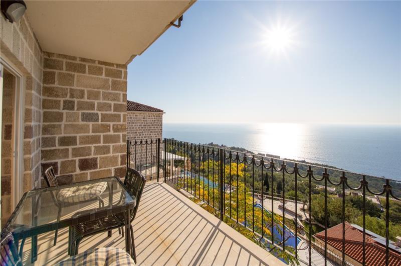 Sea-view villa in Krstac, photograph 2