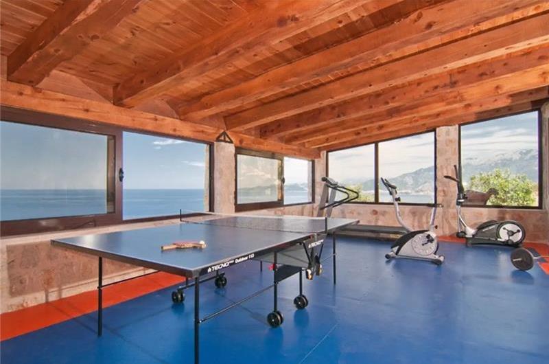 2 Bedroom Apartment with 2 Shared Pools, sleeps 4