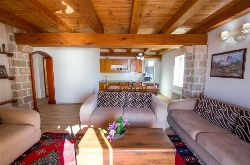 2 Bedroom Apartment with 2 Shared Pools, sleeps 4