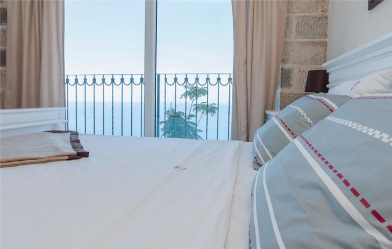 Sea-view villa in Krstac, photograph 11