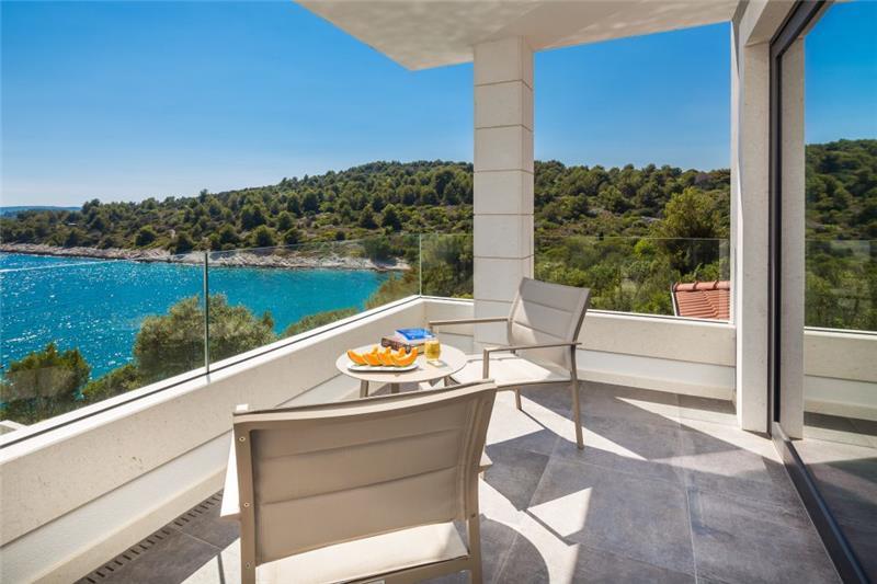Beachfront villa in Ciovo, photograph 6
