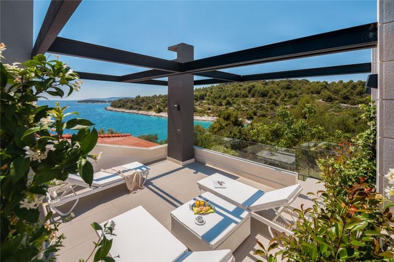 Beachfront villa in Ciovo, photograph 8