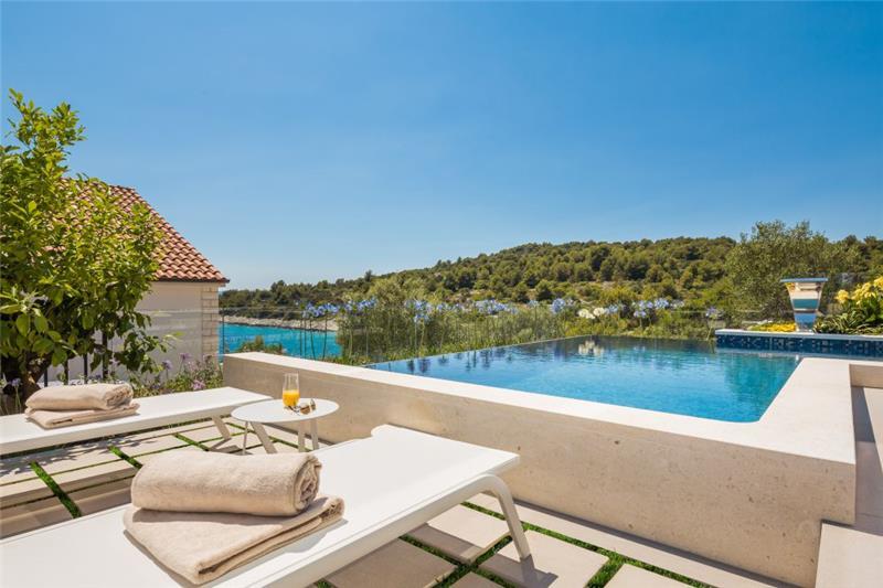 Beachfront villa in Ciovo, photograph 9