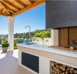 Luxury 4 Bedroom Villa with Infinity Pool on Ciovo Island near Trogir, sleeps 8-10
