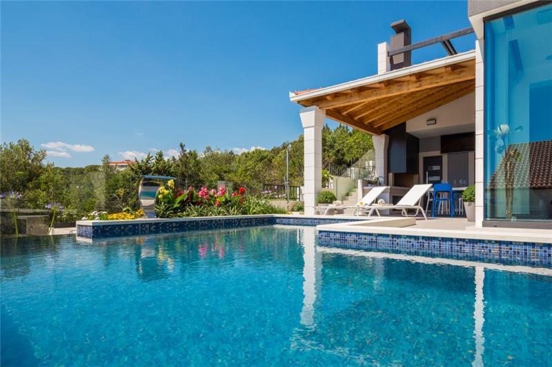 Beachfront villa in Ciovo, photograph 3