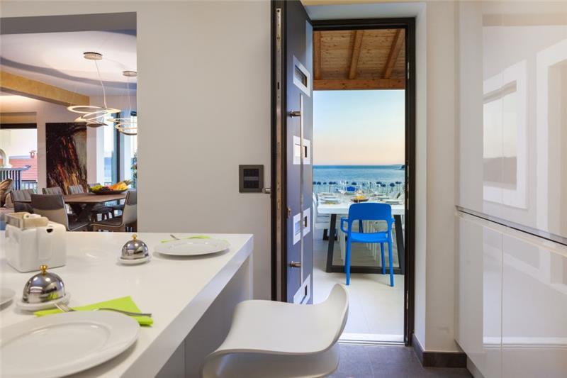 Beachfront villa in Ciovo, photograph 17