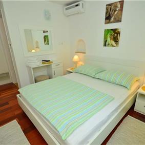 2 Bedroom Villa with Infinity Pool in Bol, Brac Island, sleeps 4