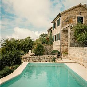 2 Bedroom Apartment with Shared Pool in Kotor Bay, Montenegro, Sleeps 4