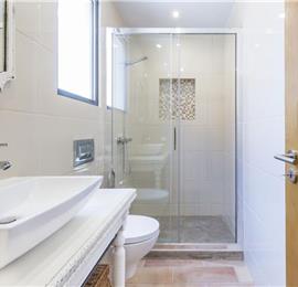Studio Apartment with Shared Pool & Sea Views near Olhao, sleeps 2