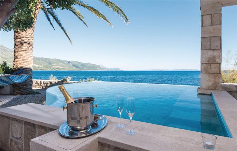 Sea-view villa in Orebic, photograph 1