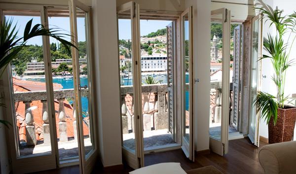 Sea-view villa in Hvar Town, photograph 9