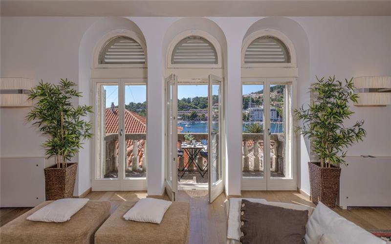 Sea-view villa in Hvar Town, photograph 10