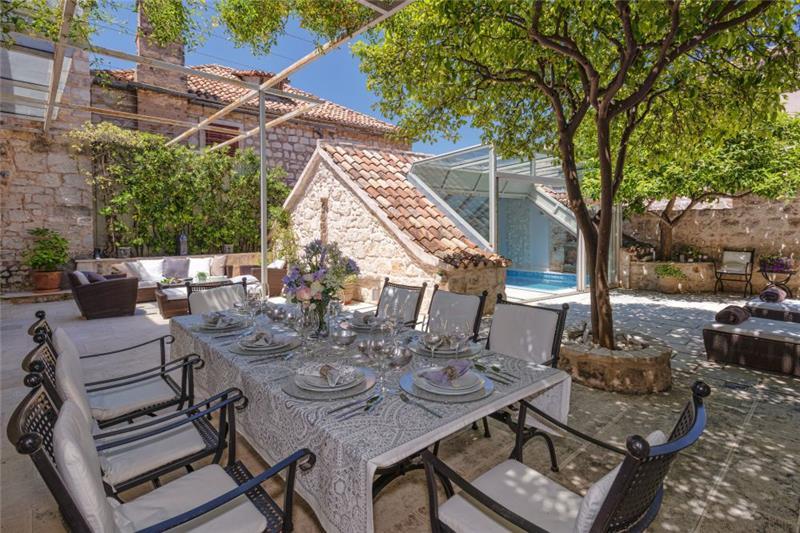 Sea-view villa in Hvar Town, photograph 3